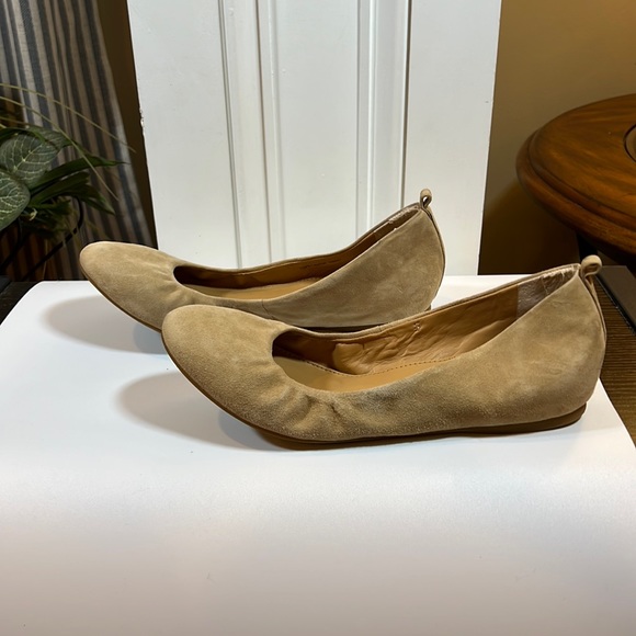J. Crew women’s flats size 7 tan suede classic round toe hidden elastic for fit - Picture 2 of 14